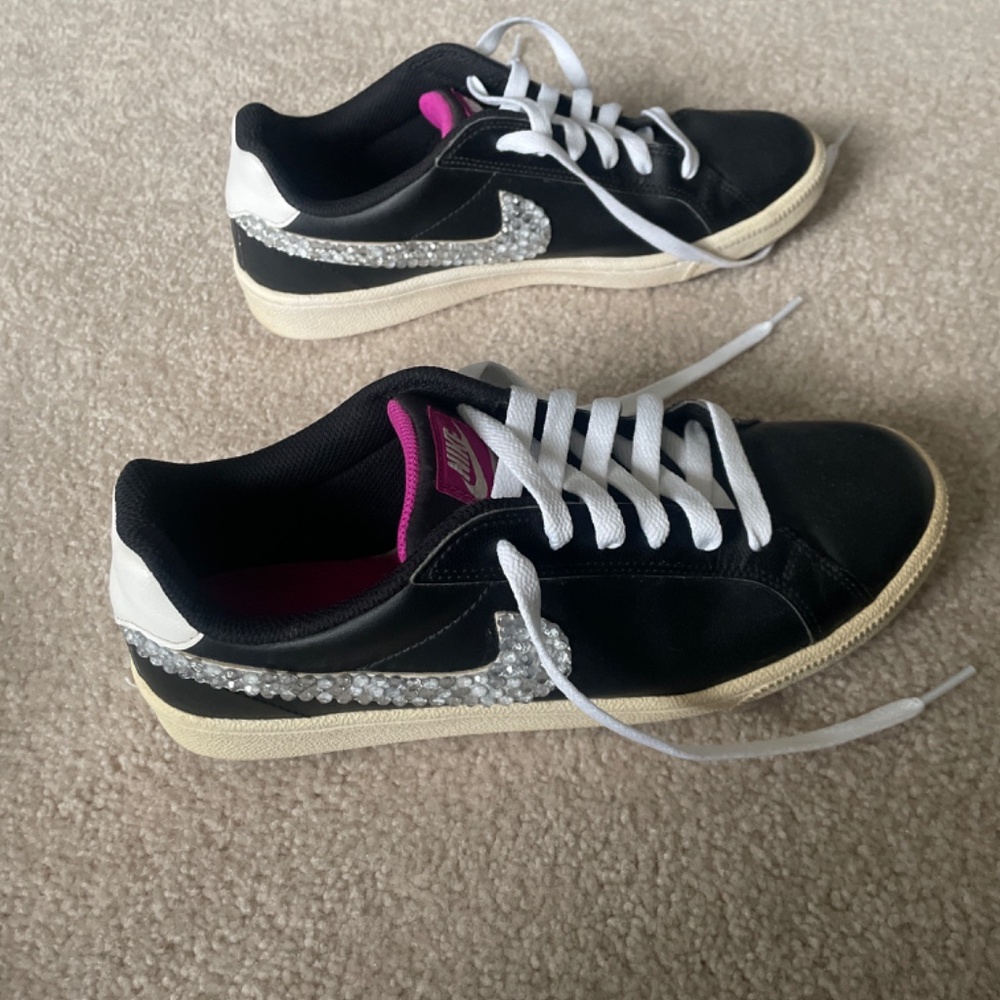 Nike Court Majestic Shoes with Rhinestones - Picture 4 of 9
